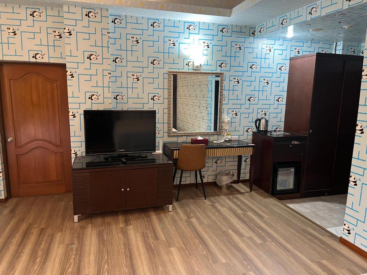 Hua Xiang Motel - Fengshan Kaohsiung Buitenkant foto