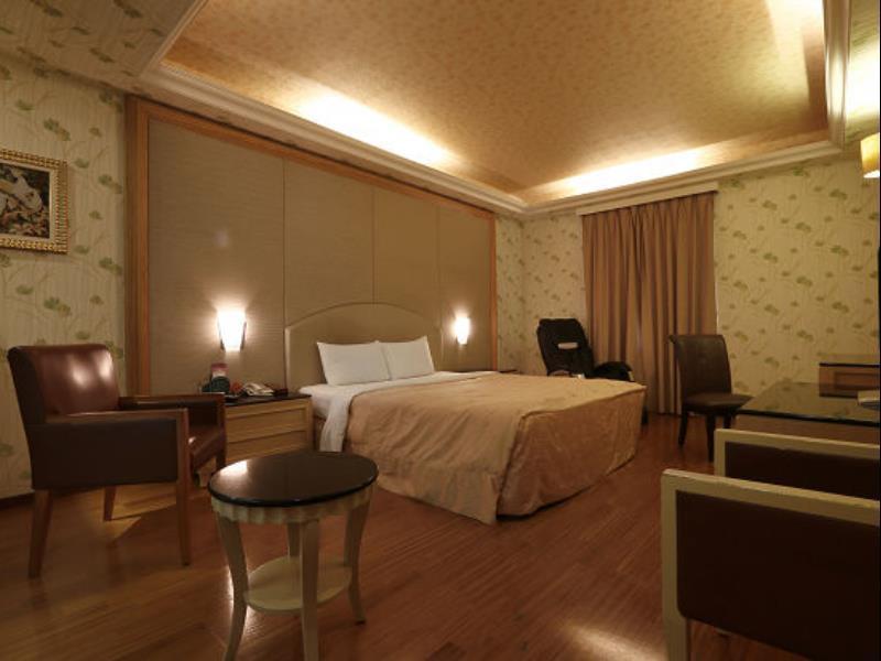 Hua Xiang Motel - Fengshan Kaohsiung Buitenkant foto