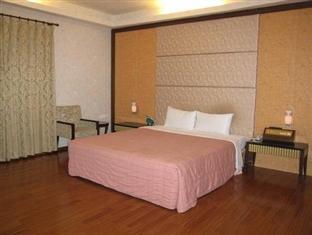 Hua Xiang Motel - Fengshan Kaohsiung Buitenkant foto