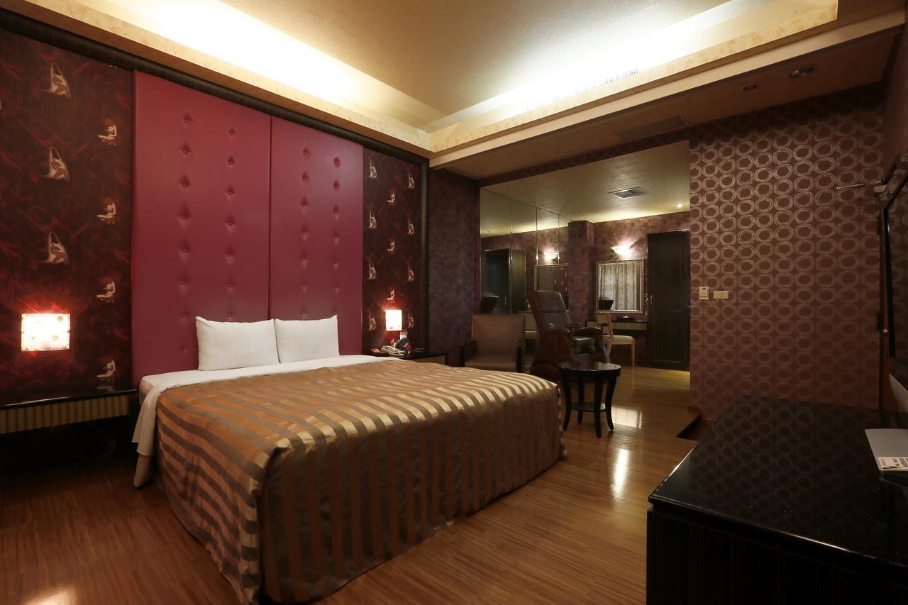 Hua Xiang Motel - Fengshan Kaohsiung Buitenkant foto